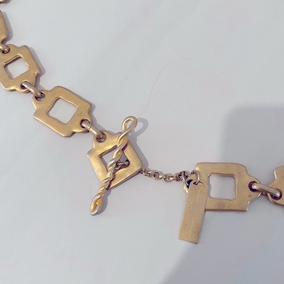 THE LIMITED BRASS CHAIN BELT LG LOGO TAG PRETTY BAR CLOSURE SOFT GOLD FEEL - Picture 5 of 7